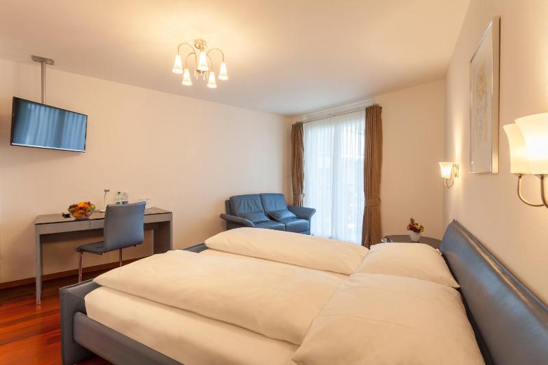 Standard Double Room with Balcony image 4