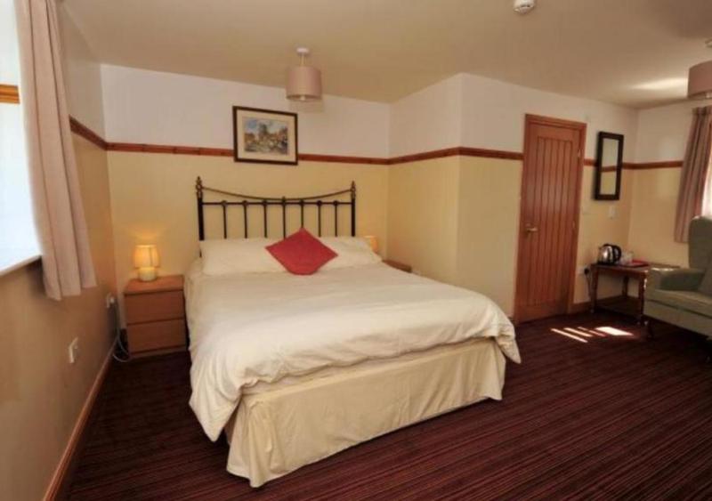 Double Room with Private Bathroom image 3