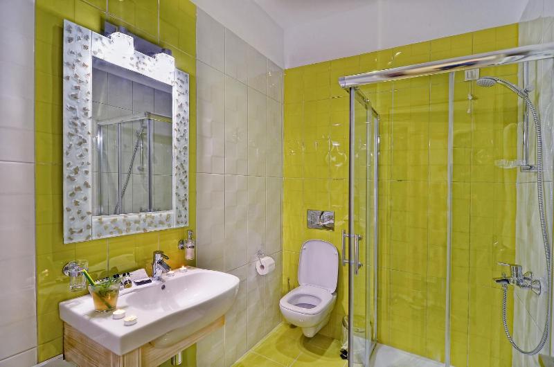 Deluxe Room image 2
