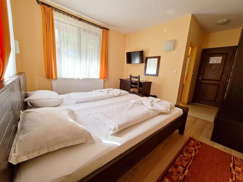 Twin Room image 1
