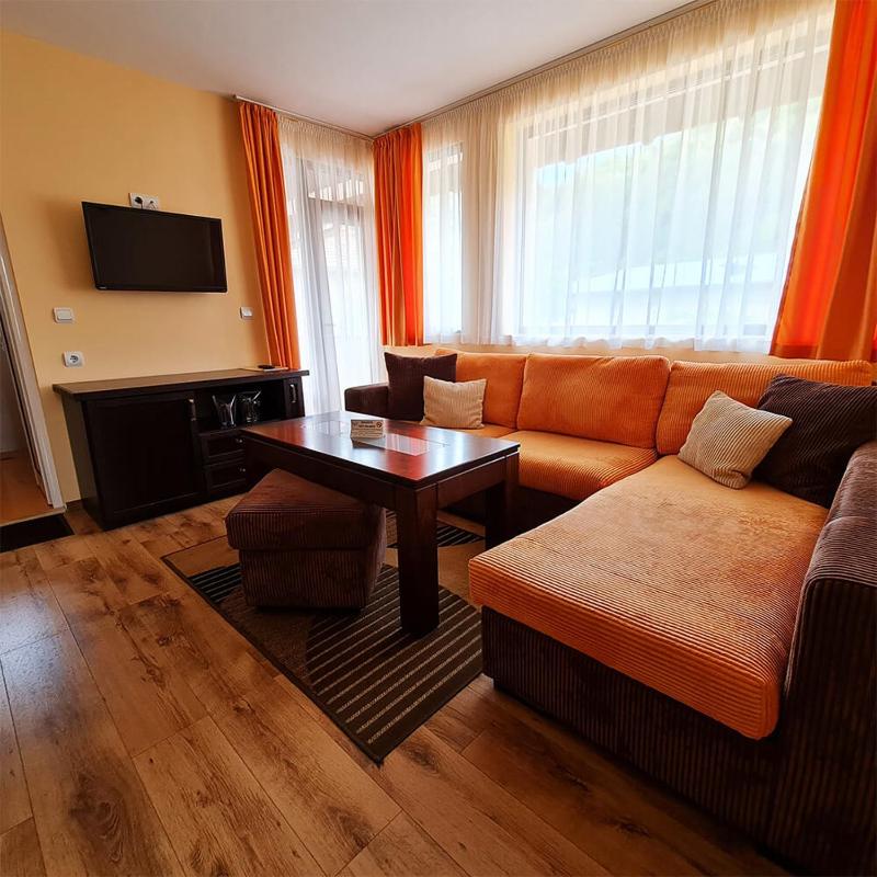 One-Bedroom Suite with Balcony image 3