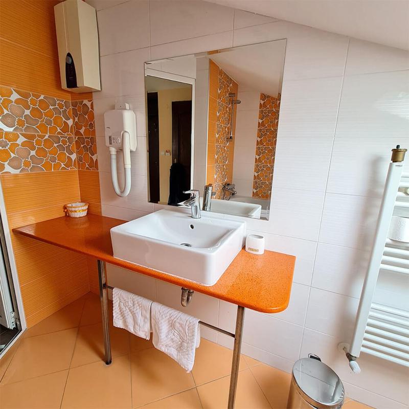 Deluxe Two-Bedroom Suite image 4
