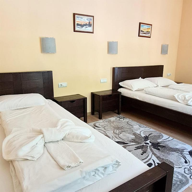 Triple Room with Balcony image 3