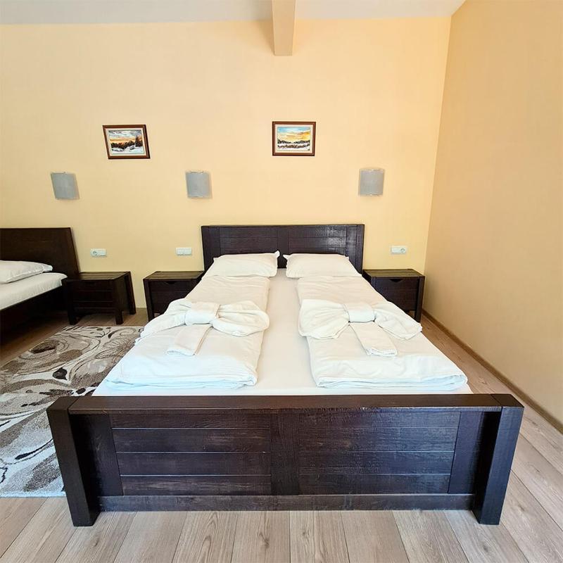 Triple Room with Balcony image 4
