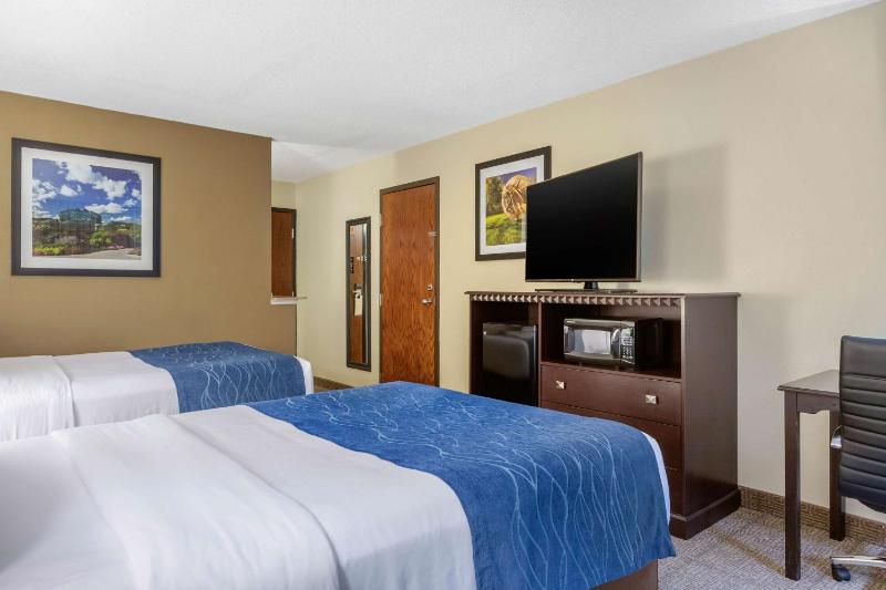 Double Room with Two Double Beds - Non-Smoking image 3