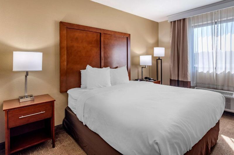 King Room - Non-Smoking image 3