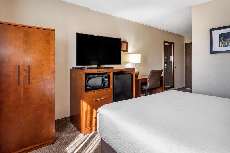 King Room - Non-Smoking image 4