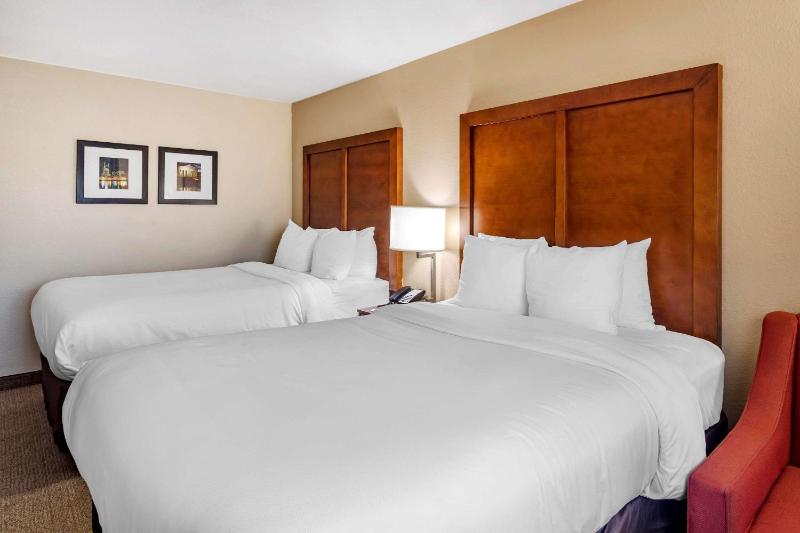 Double Room with Two Double Beds image 3
