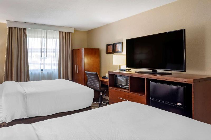 Double Room with Two Double Beds image 4