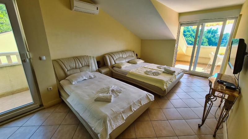 Apartments Villa Astra & Pinija - image 42