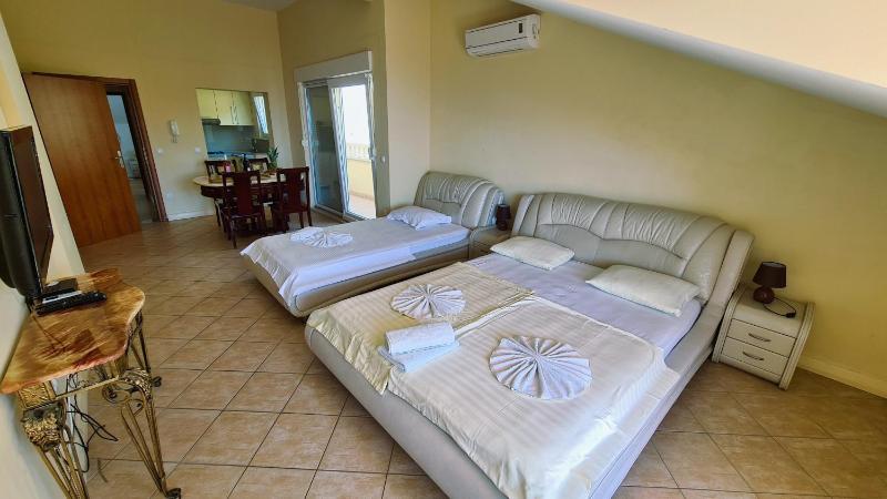 Apartments Villa Astra & Pinija - image 13