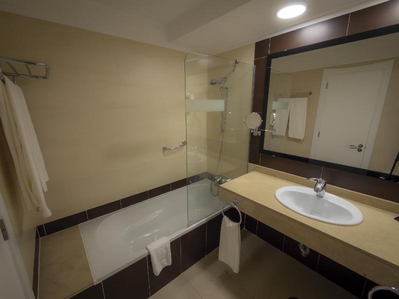 Twin Room with Sea View image 3