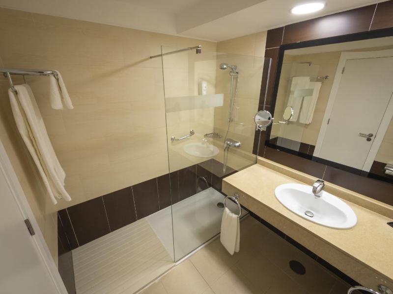 Twin Room with Sea View image 1