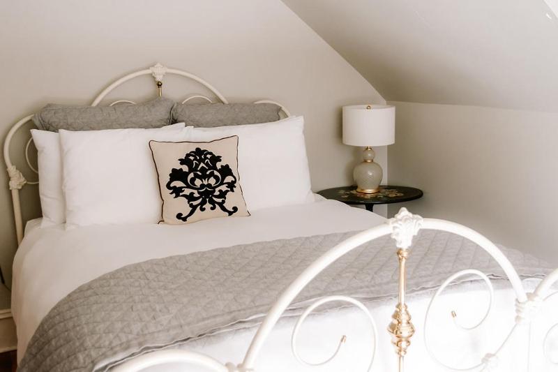 Standard Room image 2