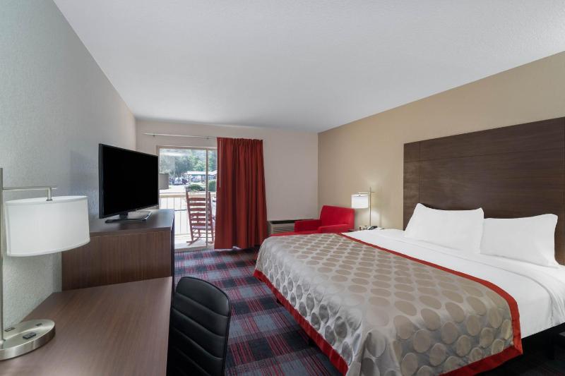 King Room with Mountain View - Accessible/Non-Smoking  image 3