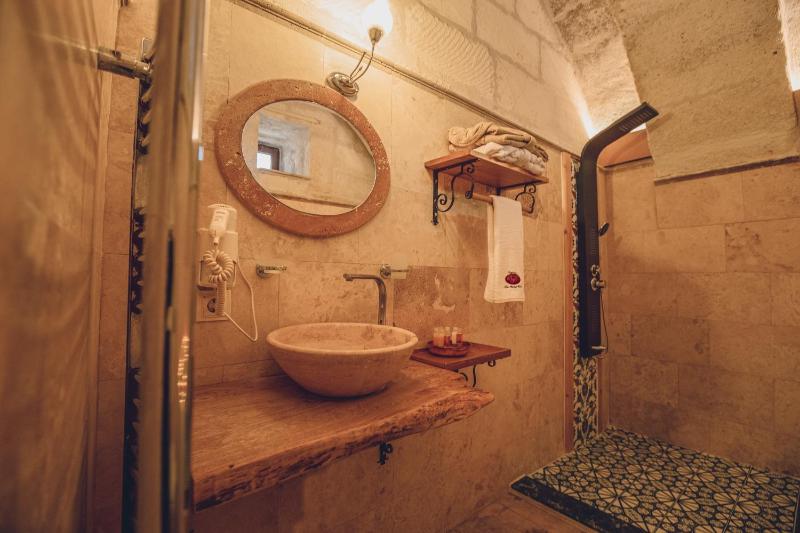 Deluxe King Room image 3