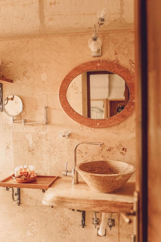 Junior Suite with Balcony image 4