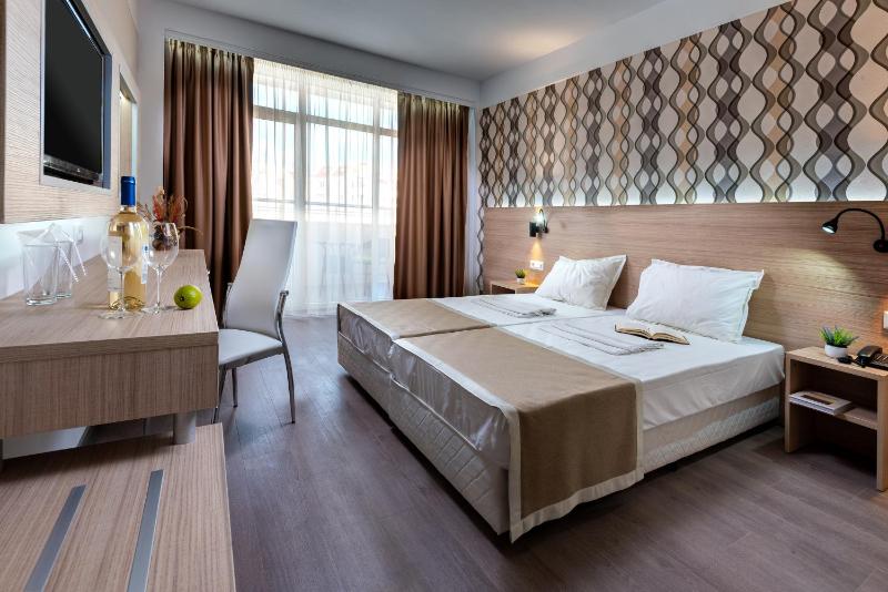 Suite with Balcony (3 Adults + 1 Child) image 4