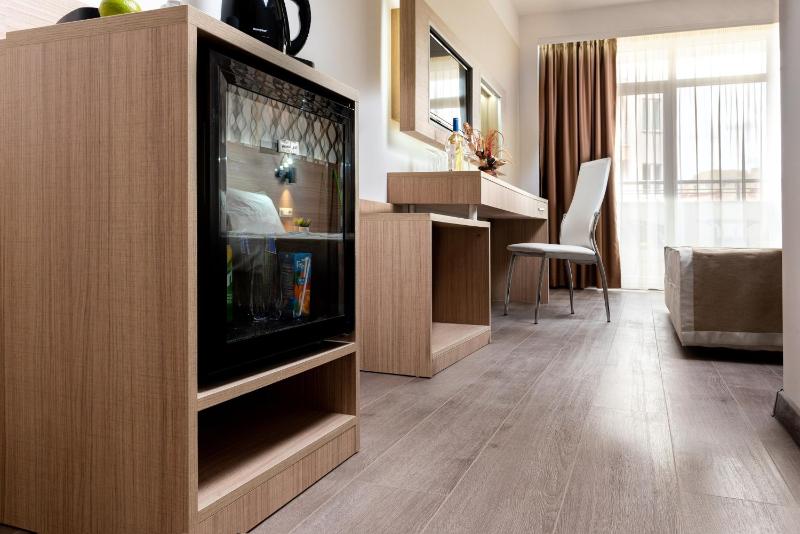 Double or Twin Room with Balcony image 3