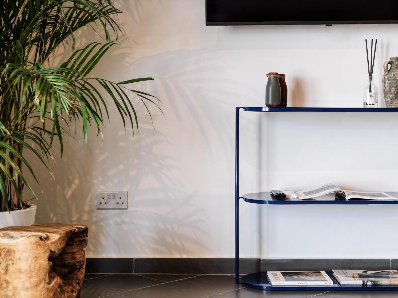 LIV URBAN Suites - image 2