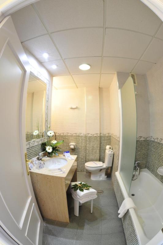 Double or Twin Room with Thermal Baths Access image 4