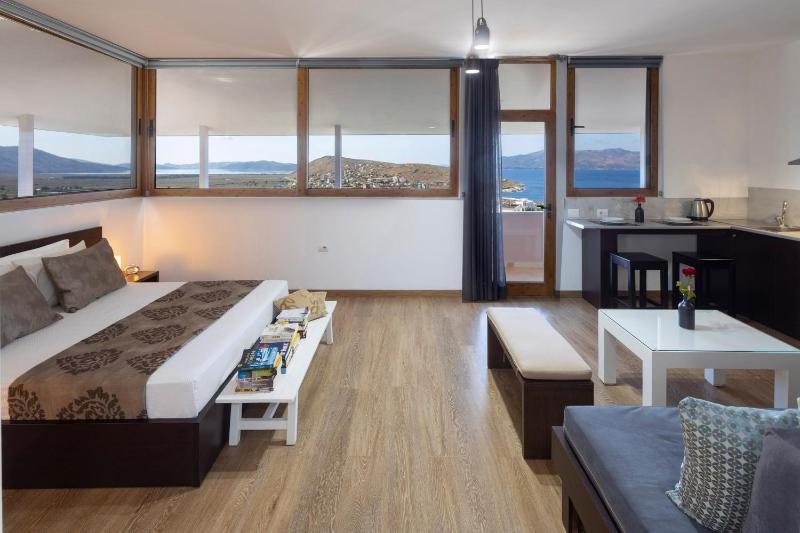 Studio with Sea View image 1