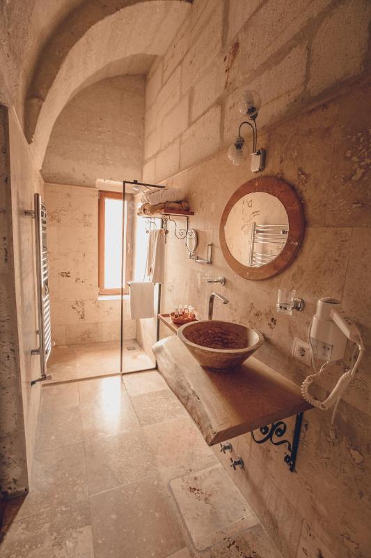 Junior Suite with Balcony image 2