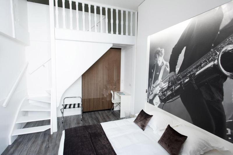Superior Family Room image 3