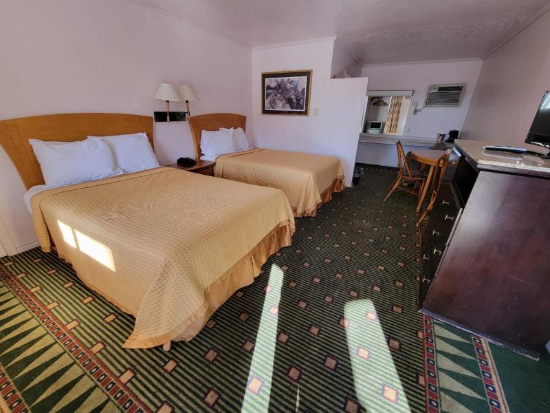 Queen Room with Two Queen Beds image 1
