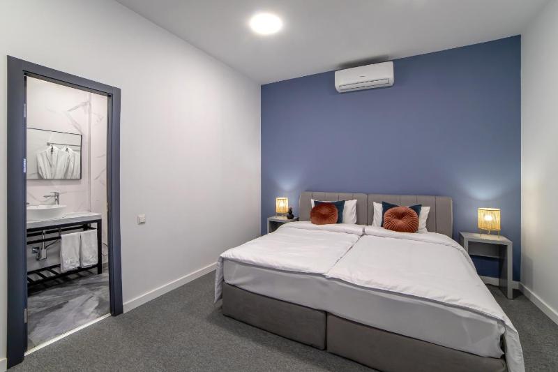 Superior Deluxe Double or Twin Room  image 3