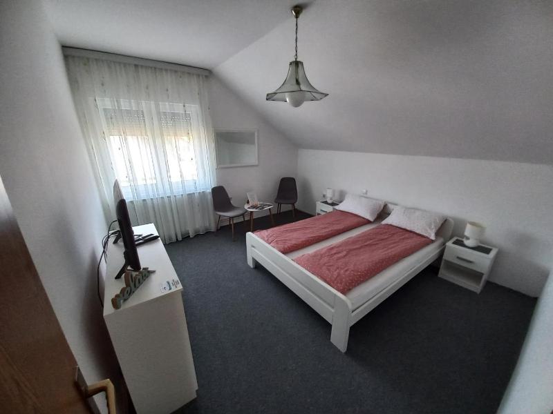 Deluxe King Room image 3