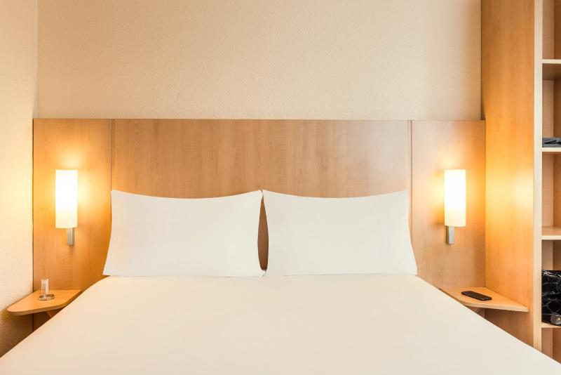 Standard Double Room image 3