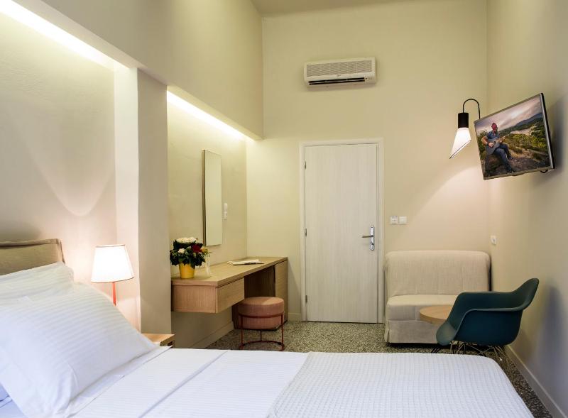 Deluxe Triple Room image 1