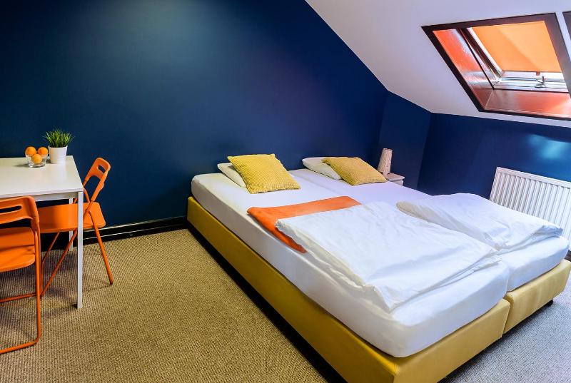 Twin Room with Shared Bathroom image 3