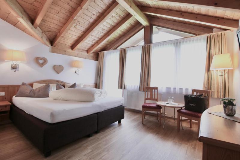 Double Room image 4
