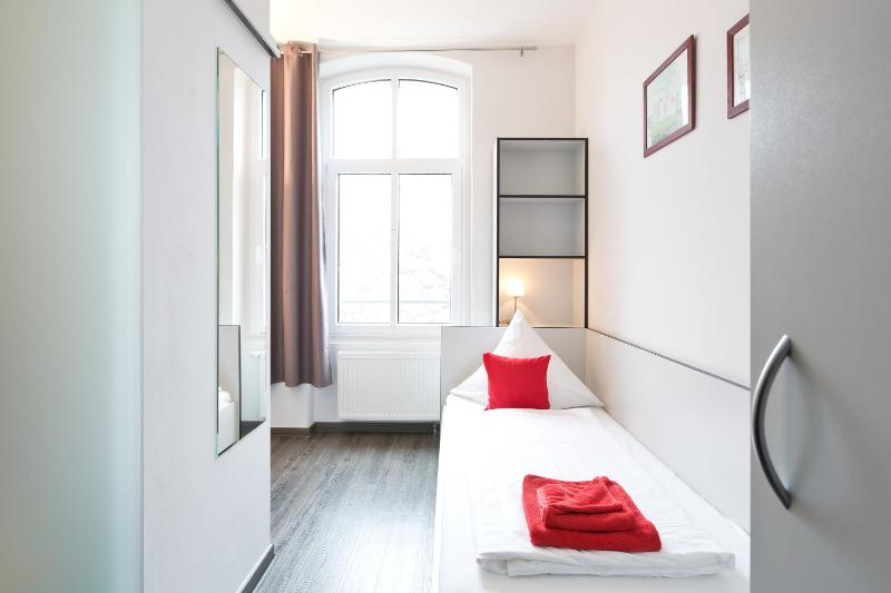 Single Room image 3