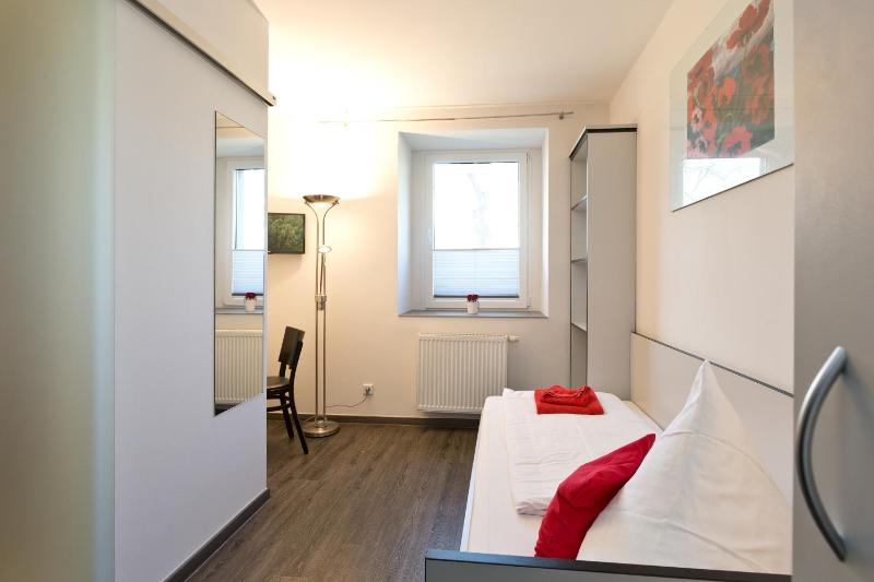 Single Room - Pets Allowed image 1