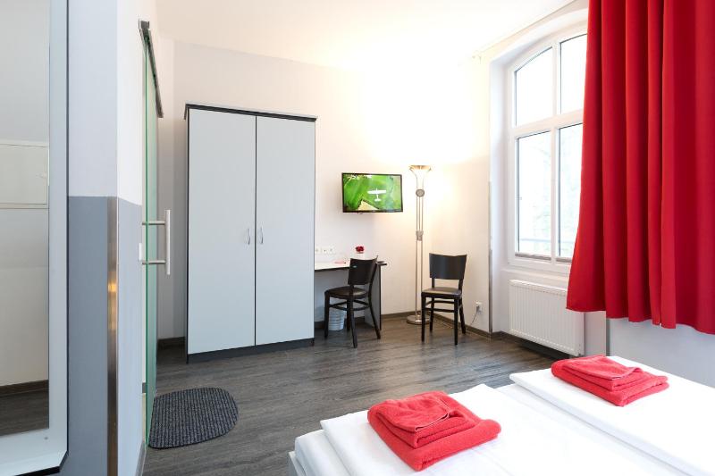 Double Room image 3
