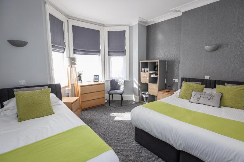 Quadruple Room image 3