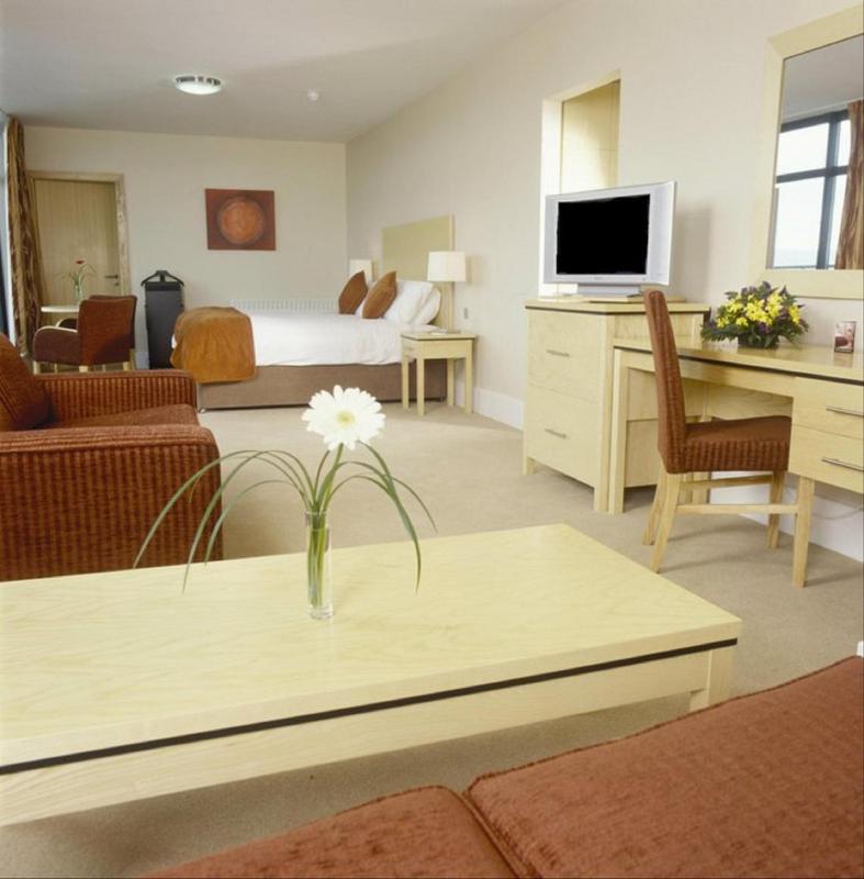 Green Isle Hotel Dublin - image 9