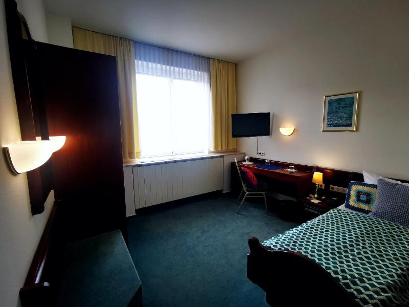 Standard Single Room image 4