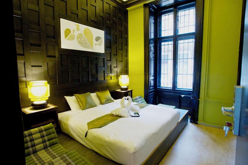 Superior Double or Twin Room with City View image 3