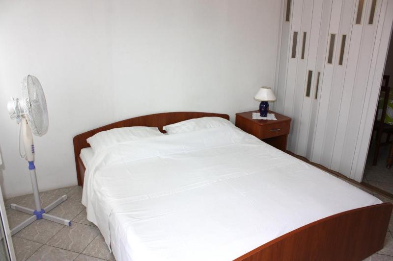 Apartments Center Pag 50 m to the sea - image 11