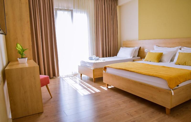 Triple Room with Balcony image 1