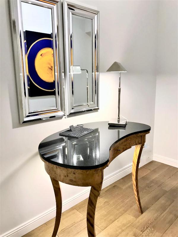 Luxury 3 Bedroom SIGNATURE Suite with Main Market Square view (175m2) image 2