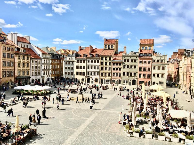 Luxury 3 Bedroom SIGNATURE Suite with Main Market Square view (175m2) image 3