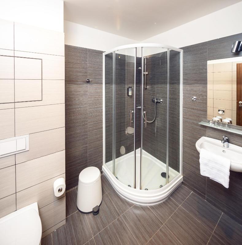 Double or Twin Room image 3