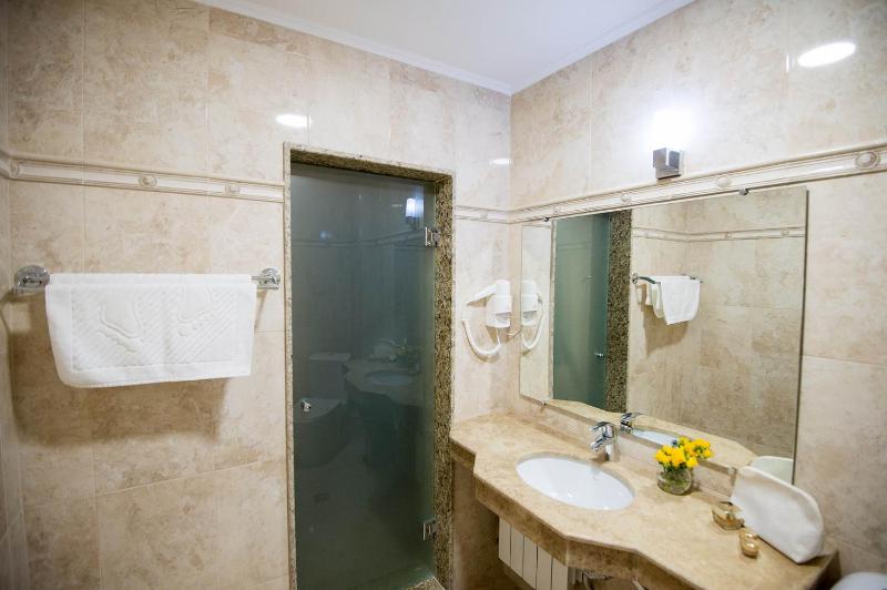 Standard Twin Room image 2