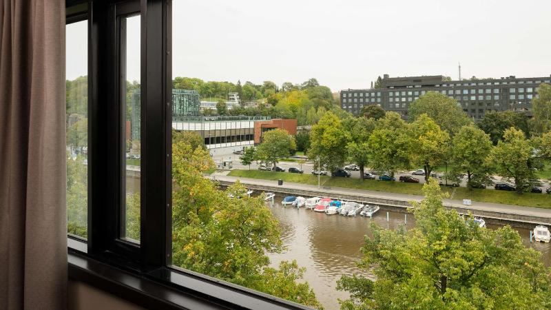 Standard Guest Room with River View image 4