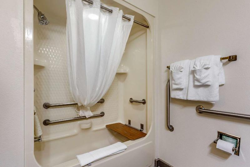 Queen Room - Accessible/Non-Smoking image 2
